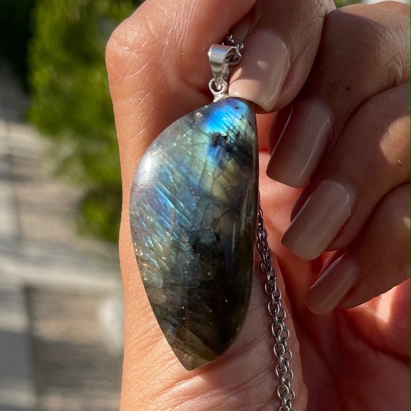 Labradorite Pendant - Picture 1 of 5